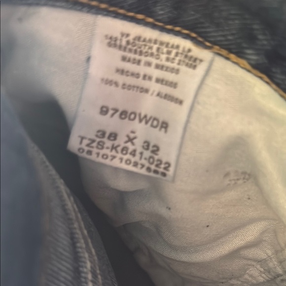 Men’s Wrangler Blue Relaxed Fit Jeans Classic Style 38x32 NWT - Picture 7 of 12